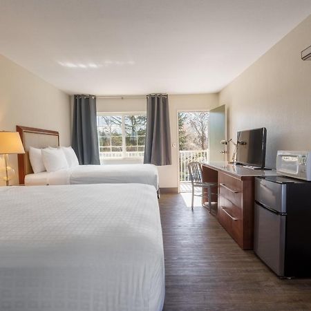 Riverfront Inn Roseburg Ngoại thất bức ảnh