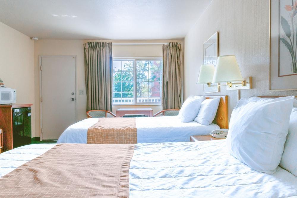 Riverfront Inn Roseburg Ngoại thất bức ảnh