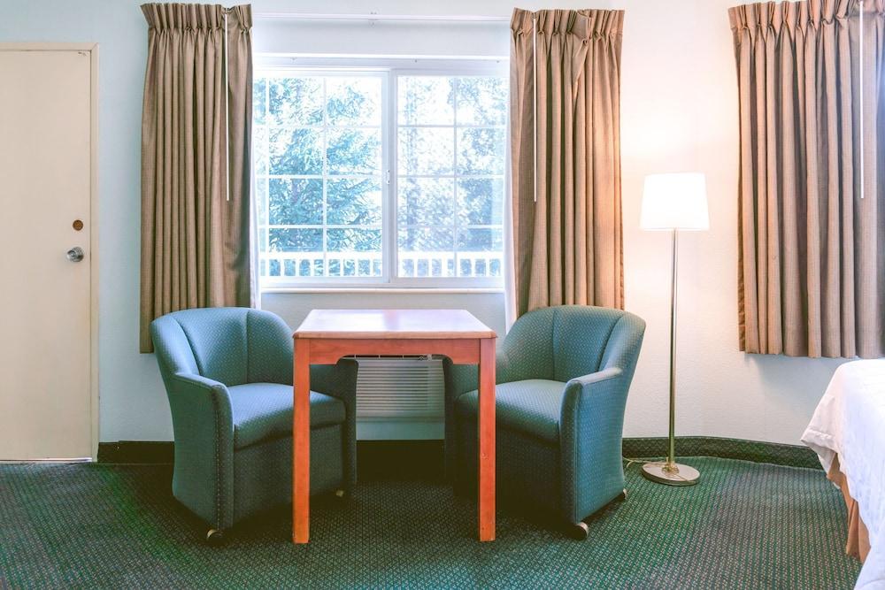 Riverfront Inn Roseburg Ngoại thất bức ảnh