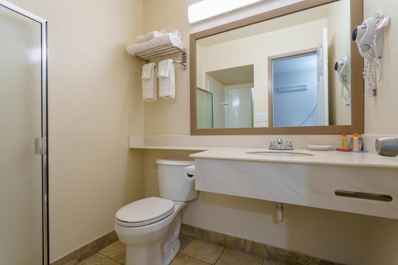 Riverfront Inn Roseburg Ngoại thất bức ảnh