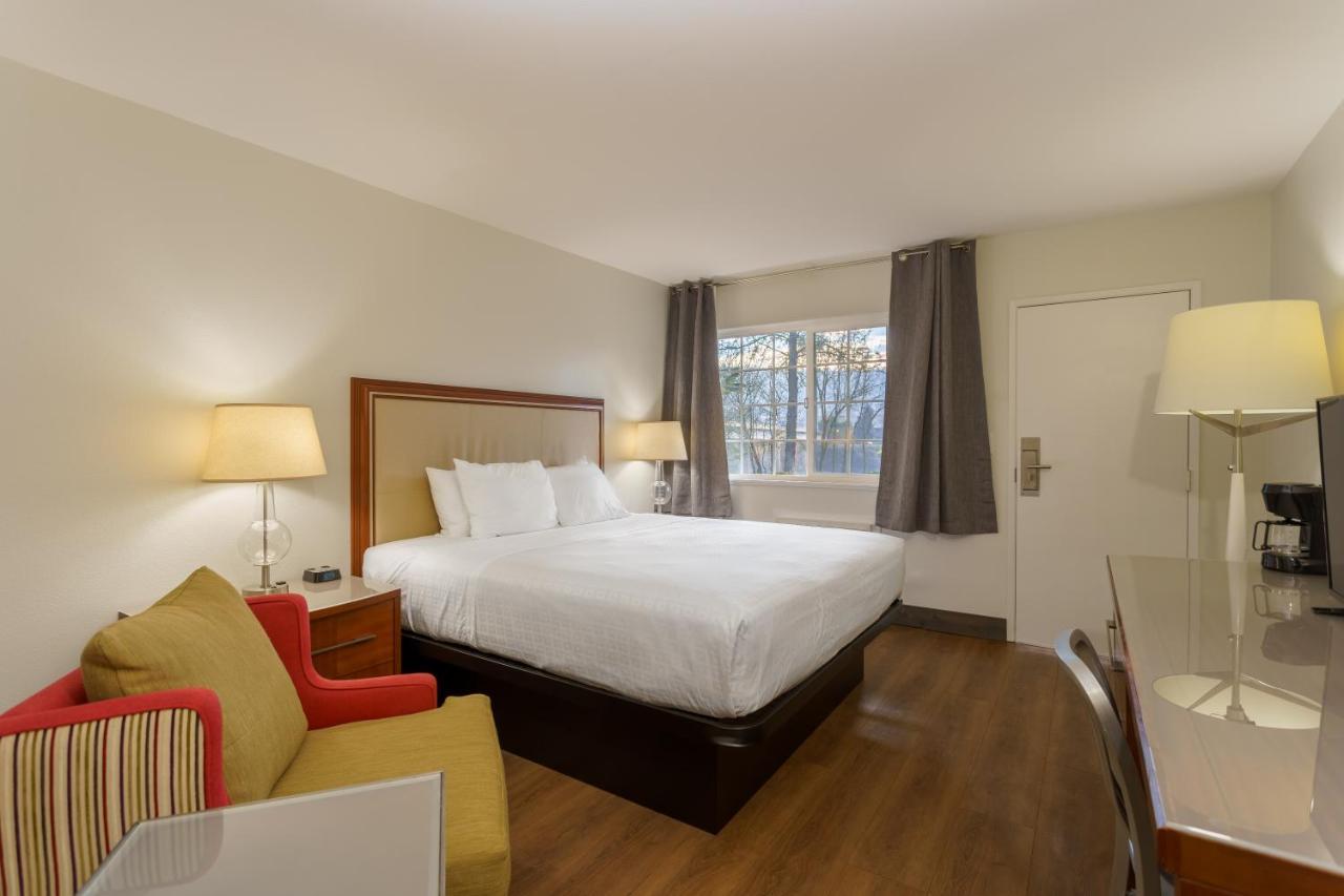 Riverfront Inn Roseburg Ngoại thất bức ảnh