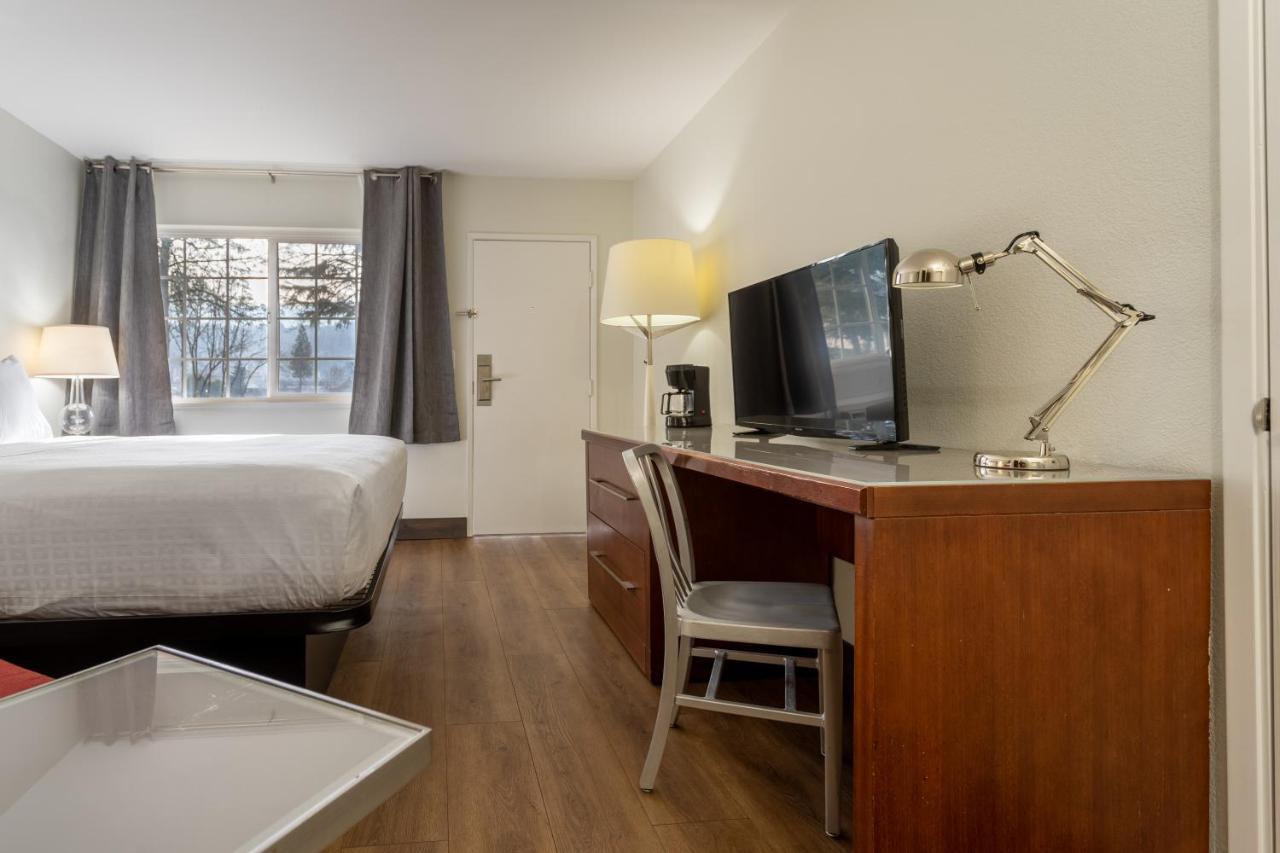Riverfront Inn Roseburg Ngoại thất bức ảnh