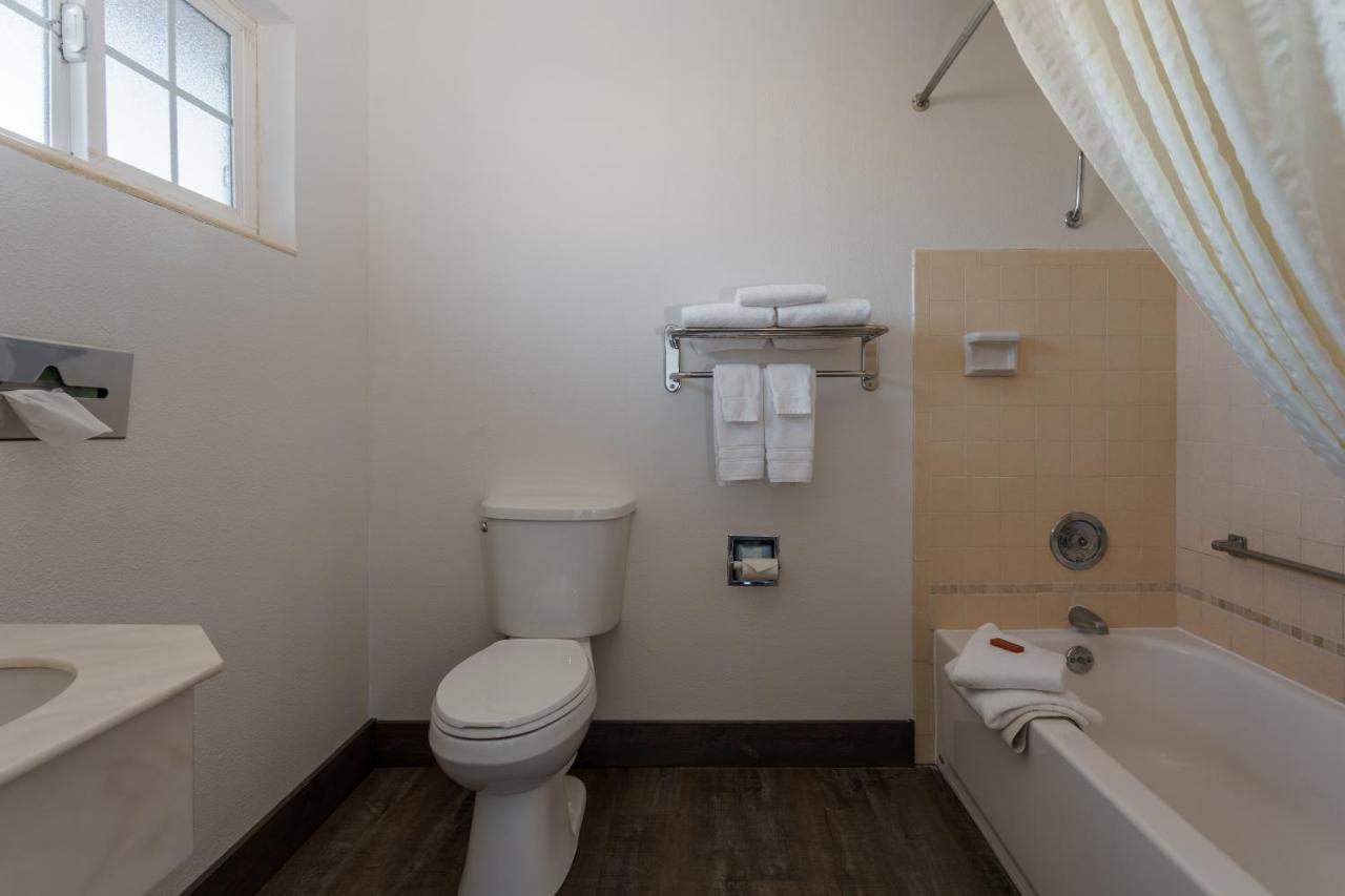 Riverfront Inn Roseburg Ngoại thất bức ảnh