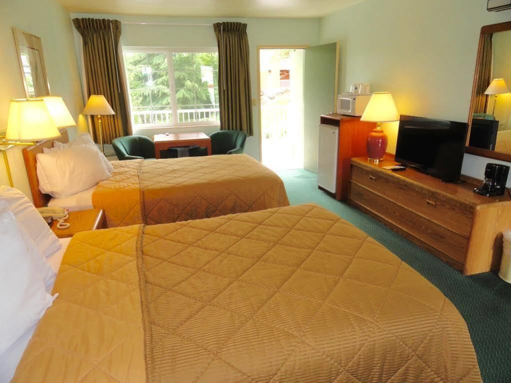 Riverfront Inn Roseburg Ngoại thất bức ảnh