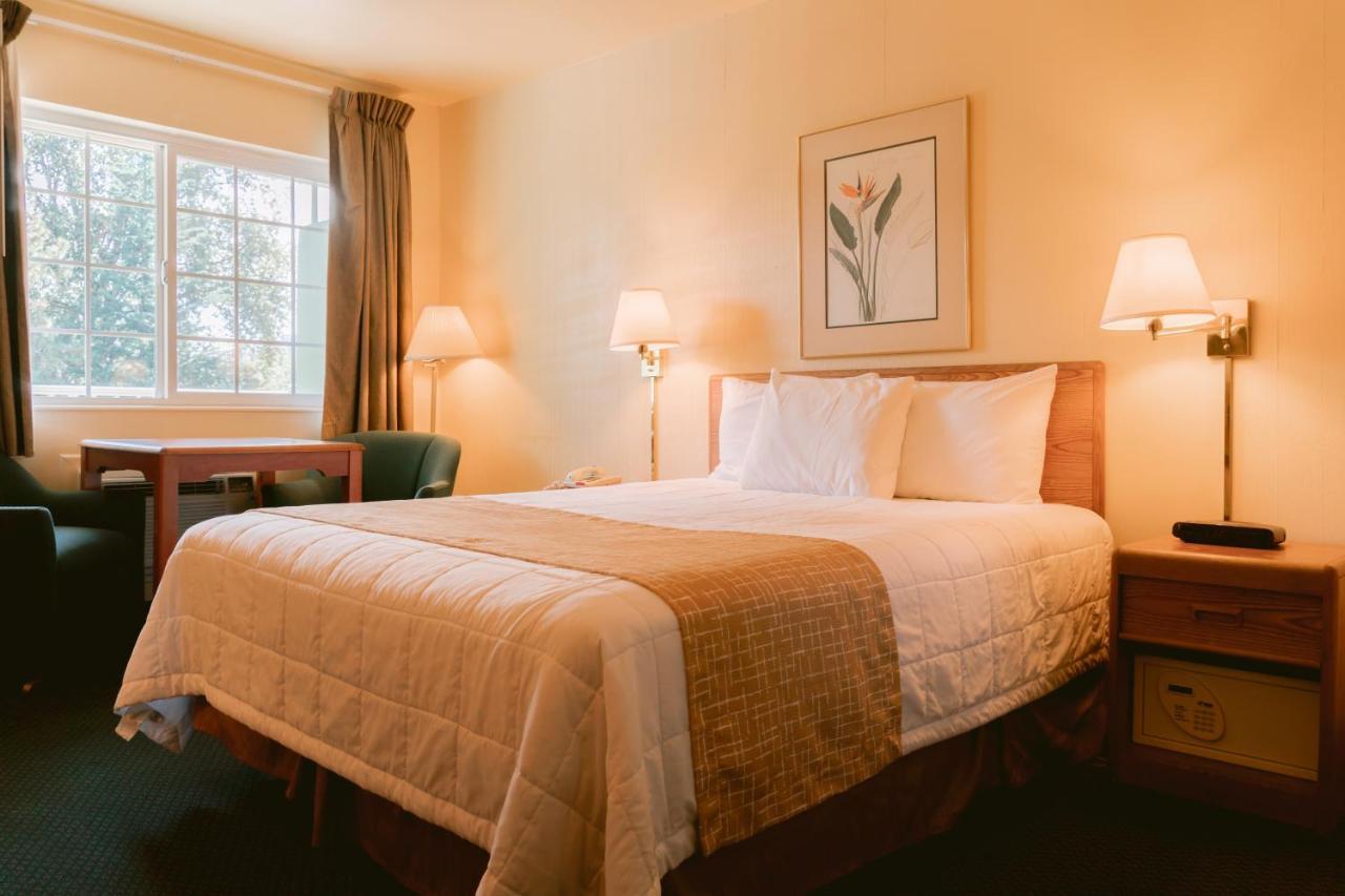 Riverfront Inn Roseburg Ngoại thất bức ảnh