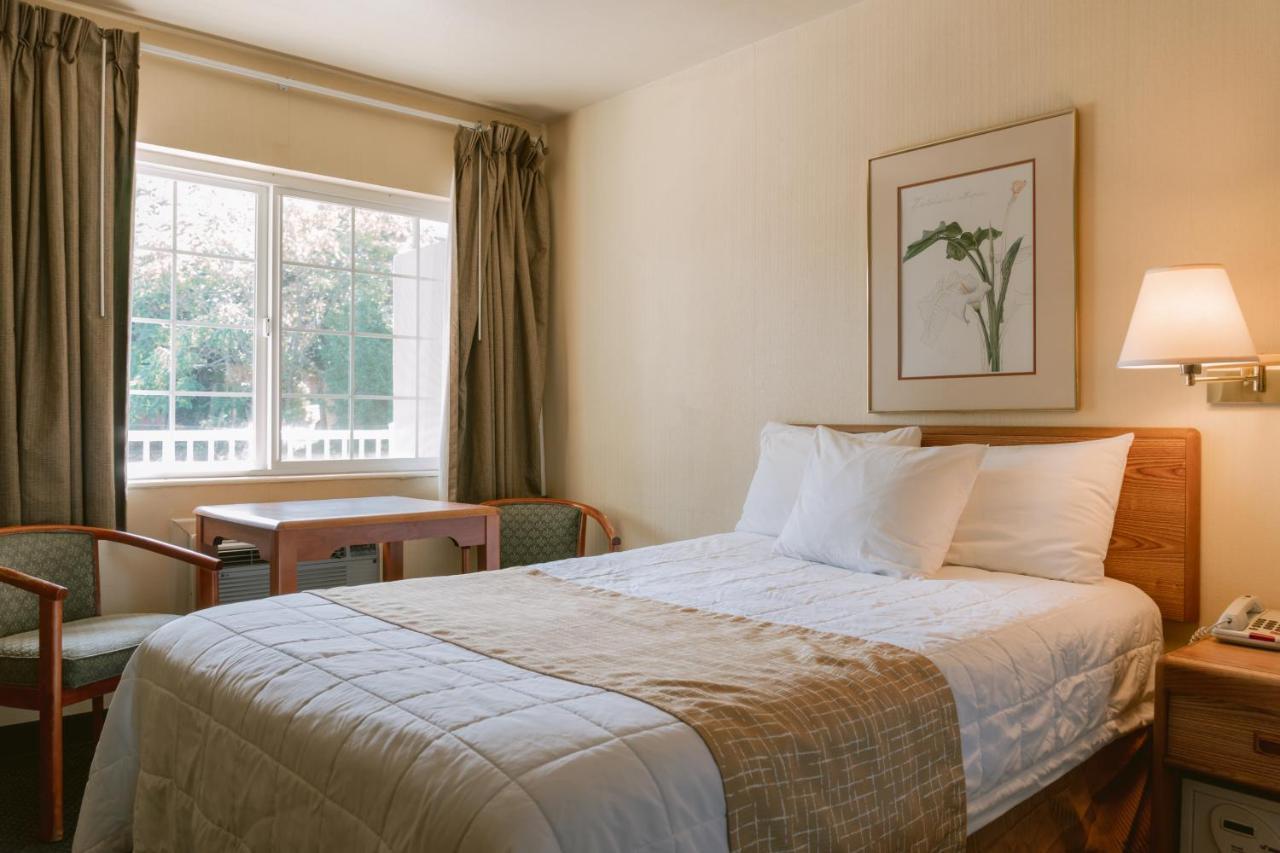 Riverfront Inn Roseburg Ngoại thất bức ảnh